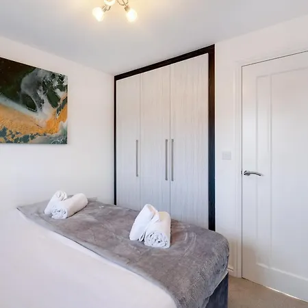 Cherry Banks 5 Bedroom And 3 Bathroom House Tatil Evi *