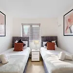 Cherry Banks 5 Bedroom And 3 Bathroom House * בריסטול