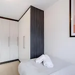 Cherry Banks 5 Bedroom And 3 Bathroom House בריסטול