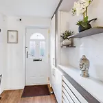 Cherry Banks 5 Bedroom And 3 Bathroom House בית נופש