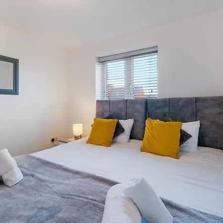 Cherry Banks 5 Bedroom And 3 Bathroom House Bristol