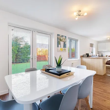 Cherry Banks 5 Bedroom And 3 Bathroom House Bristol