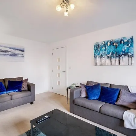 Cherry Banks 5 Bedroom And 3 Bathroom House * Bristol