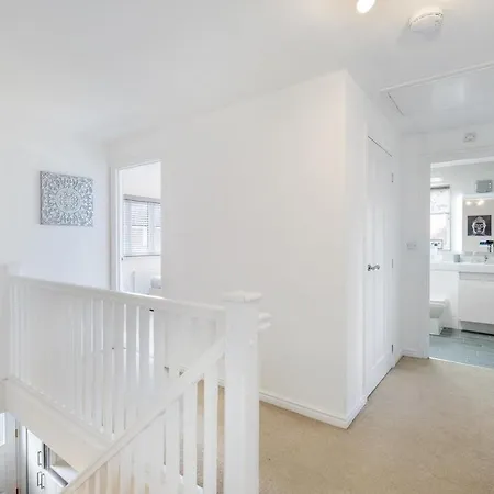 Semesterbostad Cherry Banks 5 Bedroom And 3 Bathroom House