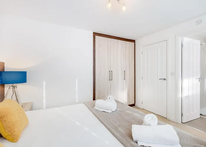 Cherry Banks 5 Bedroom And 3 Bathroom House Holiday home *