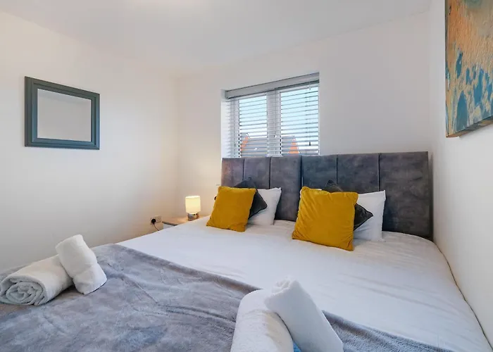 Cherry Banks 5 Bedroom And 3 Bathroom House Bristol