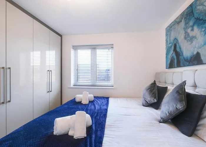 Cherry Banks 5 Bedroom And 3 Bathroom House Bristol