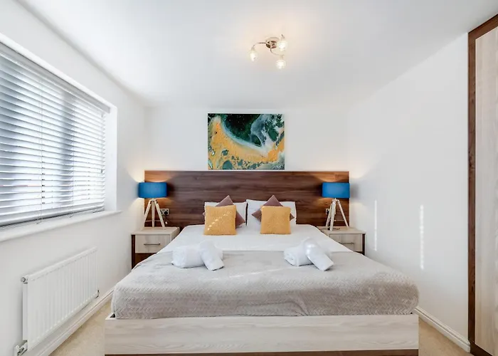 Holiday home Cherry Banks 5 Bedroom And 3 Bathroom House Bristol