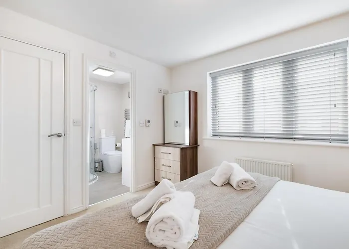 Cherry Banks 5 Bedroom And 3 Bathroom House * בריסטול