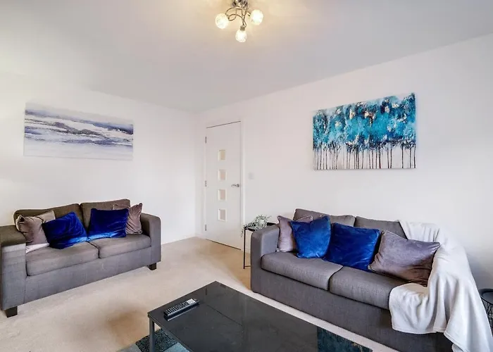 Cherry Banks 5 Bedroom And 3 Bathroom House * Bristol