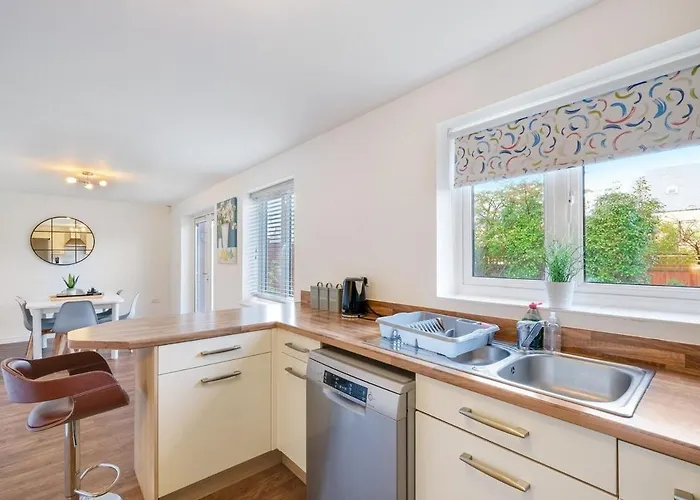 Cherry Banks 5 Bedroom And 3 Bathroom House *