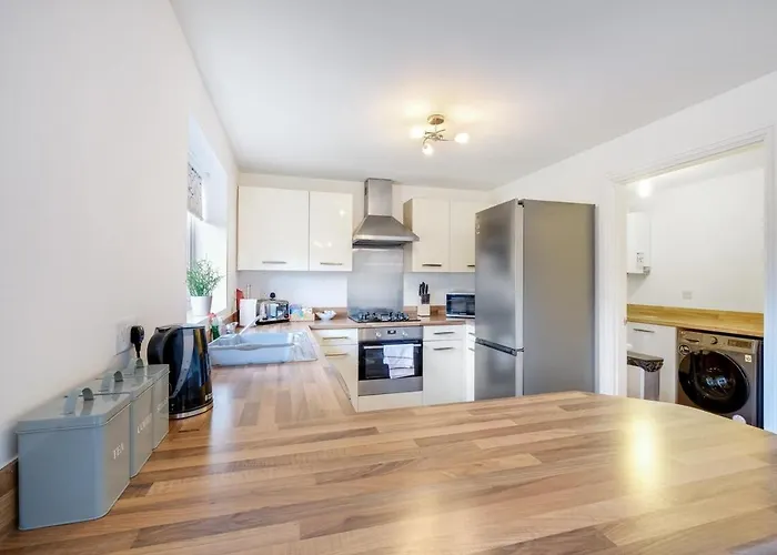 Holiday home Cherry Banks 5 Bedroom And 3 Bathroom House Bristol