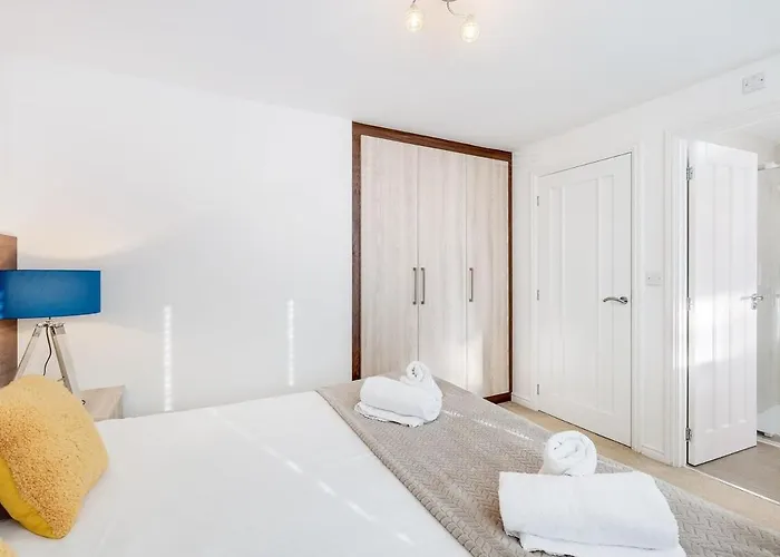 Cherry Banks 5 Bedroom And 3 Bathroom House