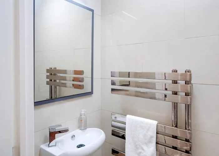 Cherry Banks 5 Bedroom And 3 Bathroom House בית נופש בריסטול