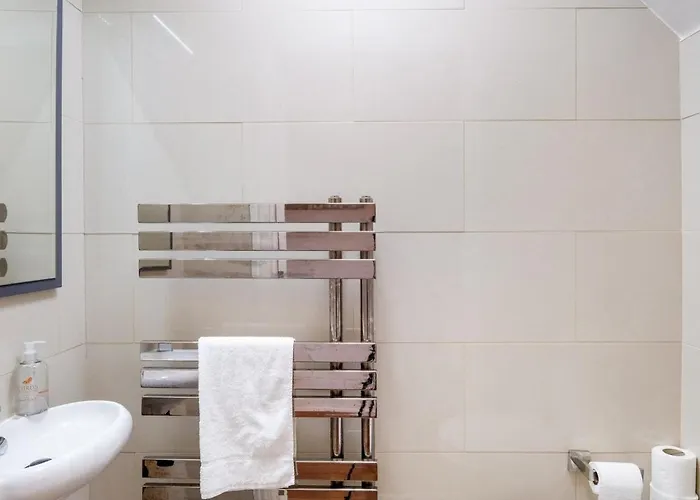 Cherry Banks 5 Bedroom And 3 Bathroom House *