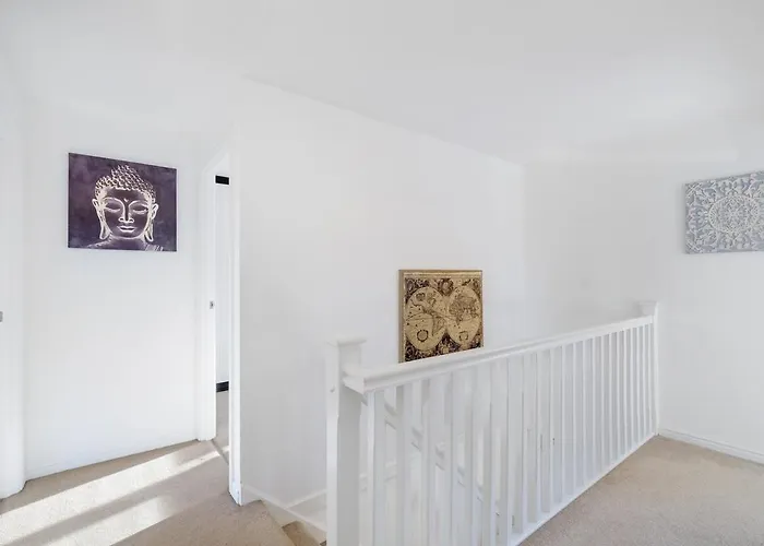 Cherry Banks 5 Bedroom And 3 Bathroom House בית נופש