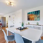 Дом отдыха Cherry Banks 5 Bedroom And 3 Bathroom House *
