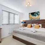 Дом отдыха Cherry Banks 5 Bedroom And 3 Bathroom House *