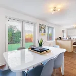 Cherry Banks 5 Bedroom And 3 Bathroom House 布里斯托