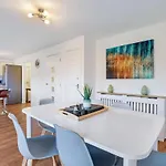 Дом отдыха Cherry Banks 5 Bedroom And 3 Bathroom House *
