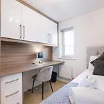 Cherry Banks 5 Bedroom And 3 Bathroom House * 布里斯托