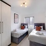 度假居 Cherry Banks 5 Bedroom And 3 Bathroom House *