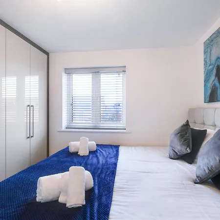 Cherry Banks 5 Bedroom And 3 Bathroom House Bristol