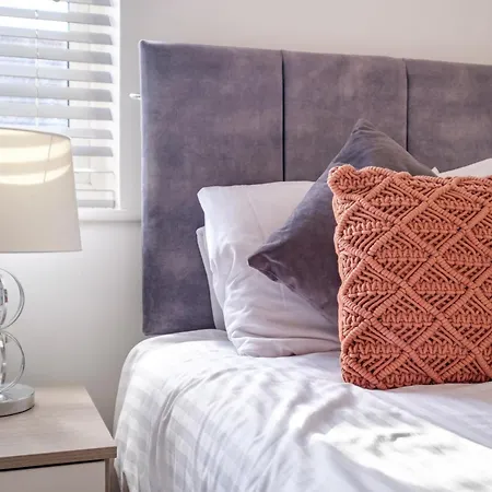 Cherry Banks 5 Bedroom And 3 Bathroom House Bristol