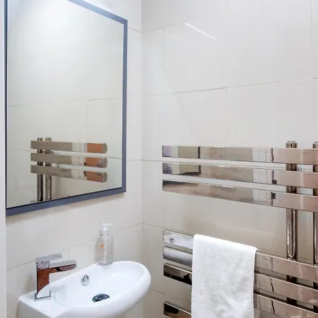 Cherry Banks 5 Bedroom And 3 Bathroom House