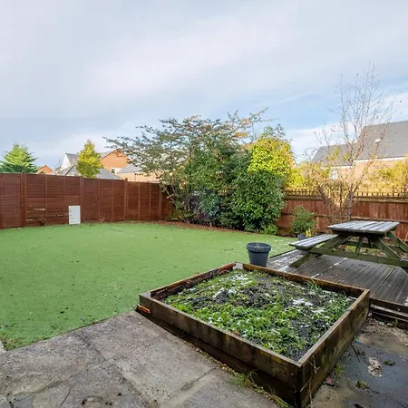 Cherry Banks 5 Bedroom And 3 Bathroom House * Bristol