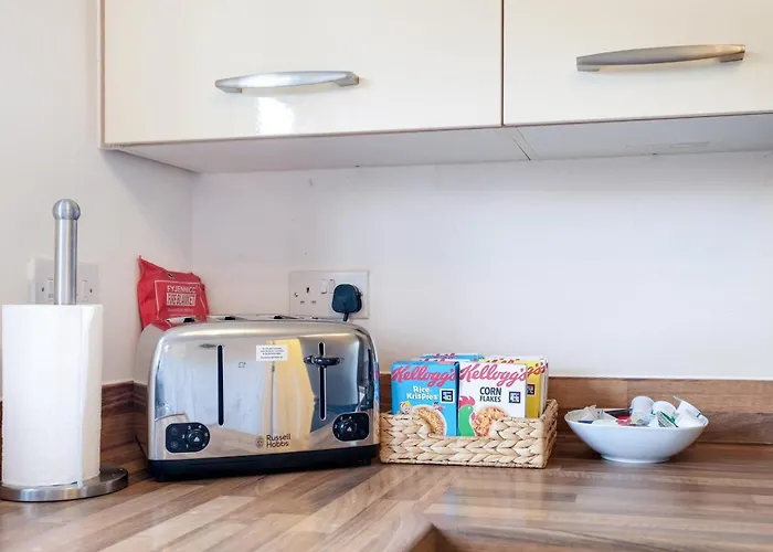 Semesterbostad Cherry Banks 5 Bedroom And 3 Bathroom House Bristol