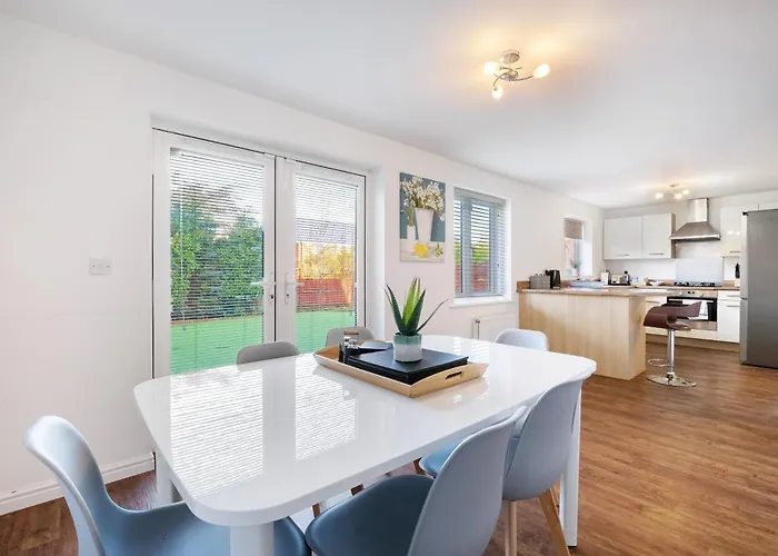 Cherry Banks 5 Bedroom And 3 Bathroom House Bristol