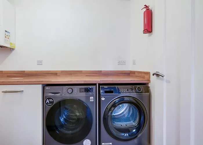 Cherry Banks 5 Bedroom And 3 Bathroom House *